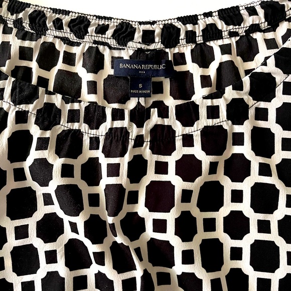 Banana Republic Sleeveless Top Size Small - Picture 3 of 4